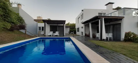 Casa En Venta En Rincon Del Indio 4 Dormitorios