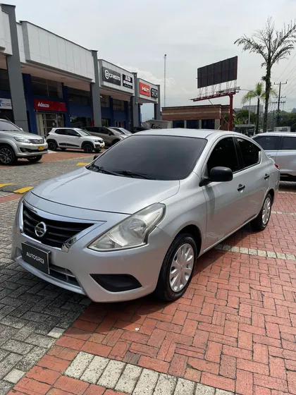 Nissan Versa 1.6 Drive