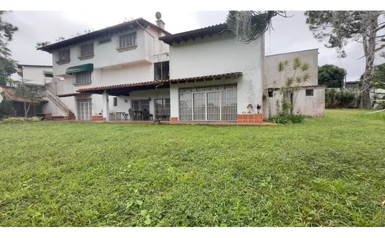 Se Vende Casa 1498m² 4h+2s/3b+1s/8e La Lagunita