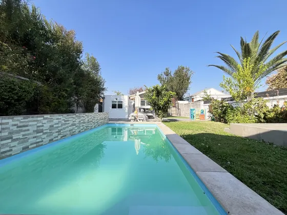 Arriendo Casa Con Piscina Y Casa Interior · La Reina