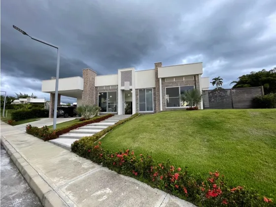 Casa Campestre En Venta. Sector Club Campestre Armenia