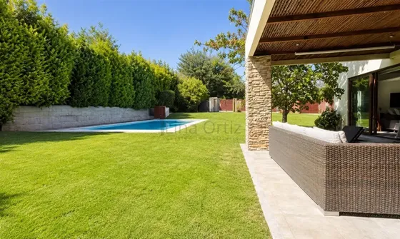 Casa En Arriendo De 4 Dorm. En Colina