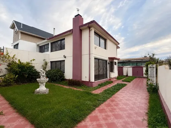 Arriendo De Propiedad Amplia En Centro De Quilpue
