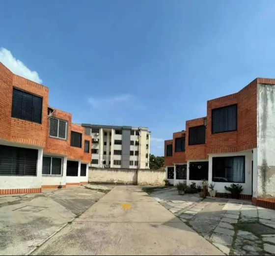 Townhouse En Naguanagua, Conjunto Residencial Mango Suites, Carabobo. Lm.p