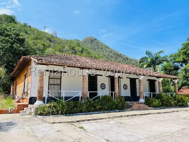 Choroní !! Hermosísima Casa De Hacienda, Estilo Colonial, Operando Actualmente Como Posada Con Servicios, 6.273 M2 Terreno, 1.000 M2 Construcc. 10 Hab., 10 Baños, 20 Pe. Proyecto De Expansión !! 