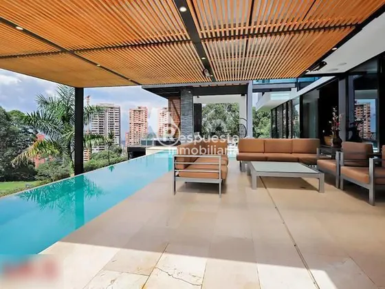 Venta De Casa Exclusiva Con Piscina Privada En El Poblado, Medellin