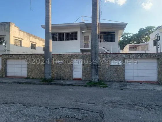 Jg Cod Flex 24-16119 Se Alquila Estupenda Oficina En  Casa Comercial En Santa Monica Negociable