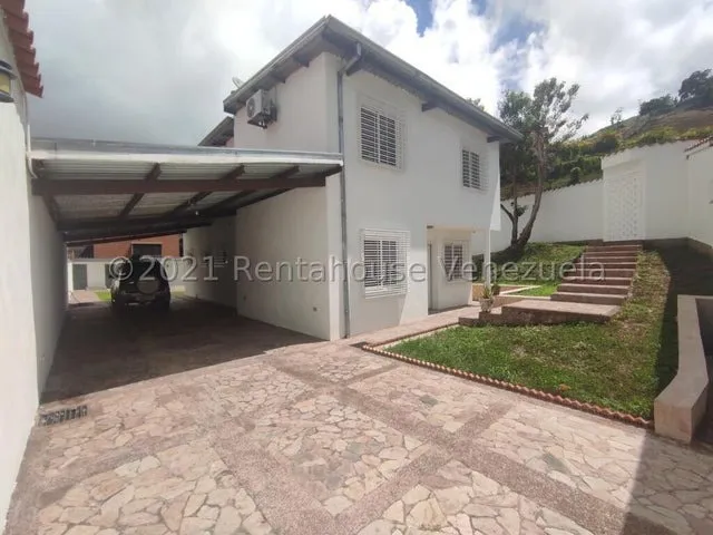 Hermosa Y Amplia Casa En Venta. Urb. Sorocaima.