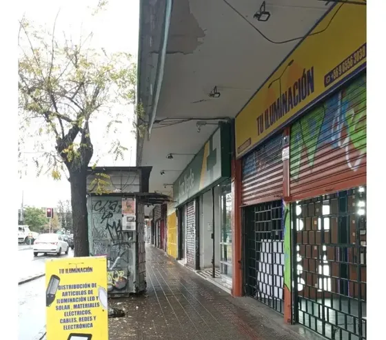 (adm) Local, En Santiago