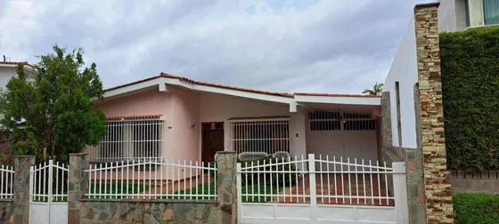 Casa En Venta En La Viña
