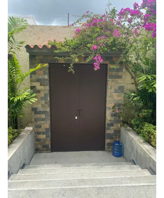 Se Vende Casa 454m2 Los Naranjos 6719