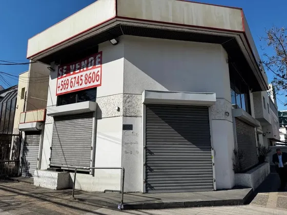 Local Comercial De 385 M2 Calle Del Arzobispo 0655 Bellavis