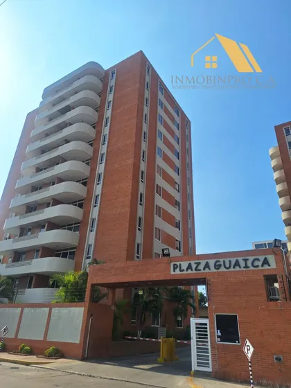 Apartamento En Alquiler C.r. Plaza Guaica