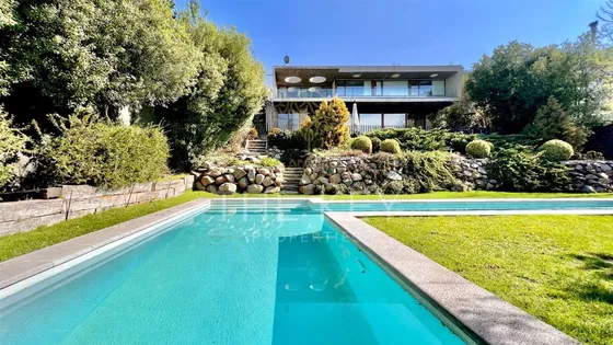 Casa En Venta De 6 Dorm. En Lo Barnechea