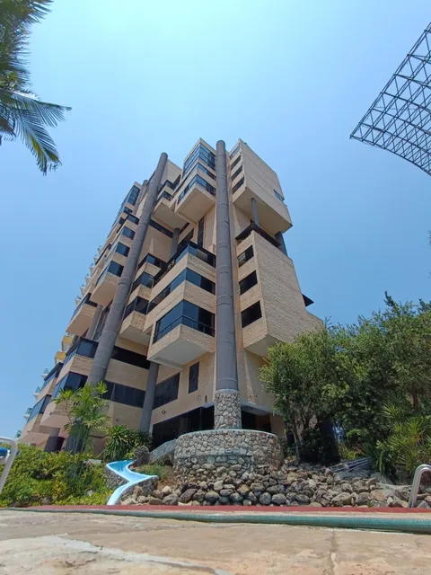 En Venta  Penthouse En Las Chimeneas Valencia Ina-685