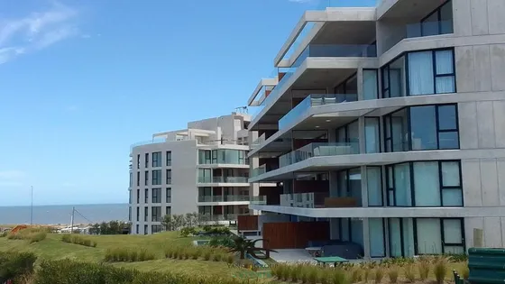 Aldeana Manantiales - Residencia 4amb C/serv O 5 Amb Con Cochera Y Vista Al Mar