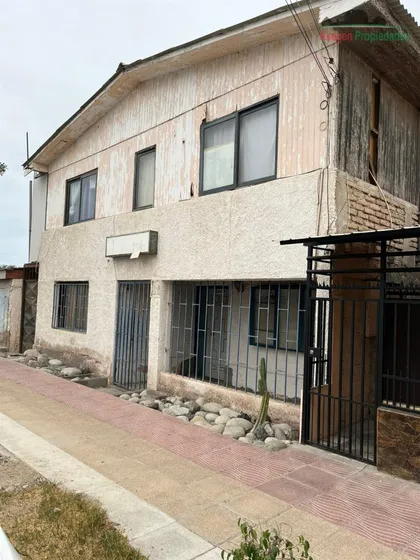 Casa En Venta De 8 Dorm. En Caldera