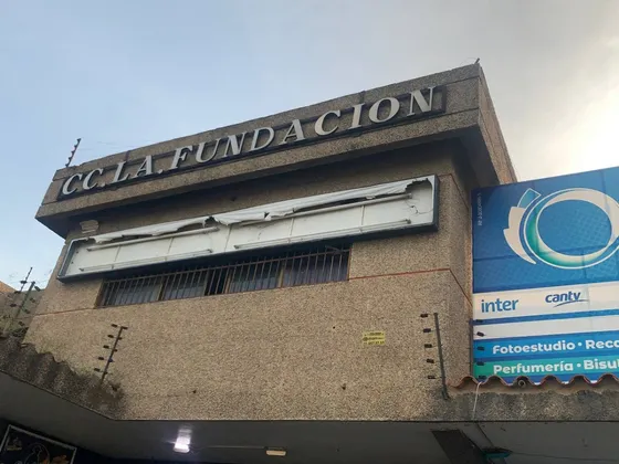 Global Vende Fondo De Comercio Y Local  Flor Amarillo Valencia,  C.c. La Fundación