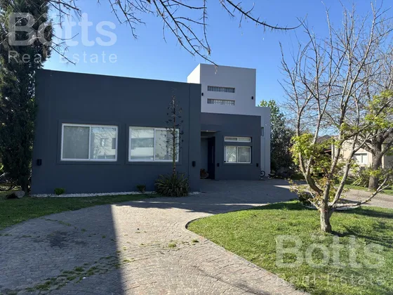 Moderna Casa En Country San Patricio Con Piscina Climatizada