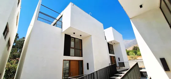 Townhouse En Peñalolen/camino Las Pircas