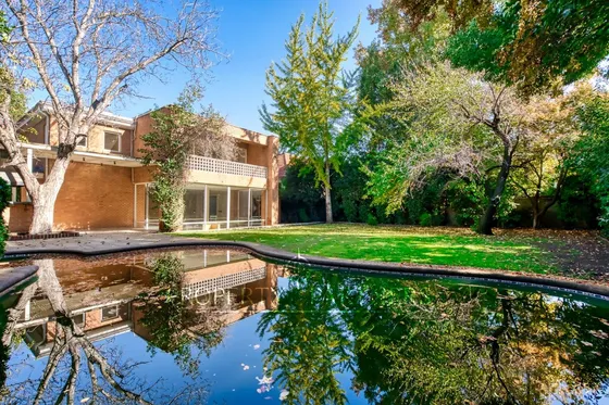 Formidable Casa En Exclusivo Barrio