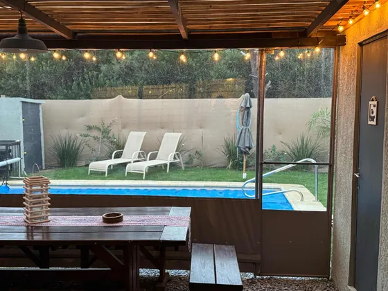 Con Yacuzzi, Casa Moderna Y Funcional En Punta Colorada. 
