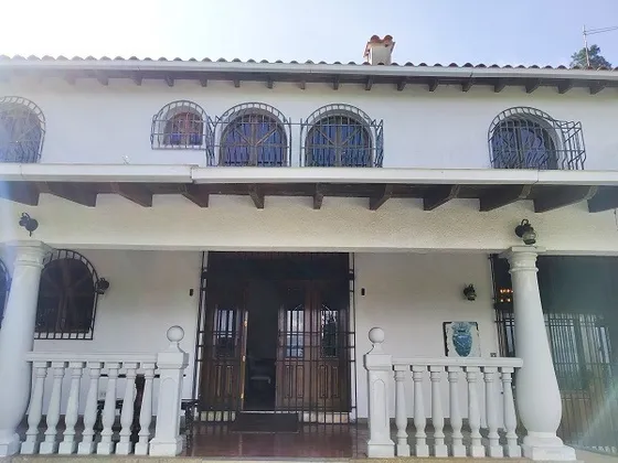 Vendo Casa De 800 M2, 7h, 5b, 4pe, Ref. 230.000