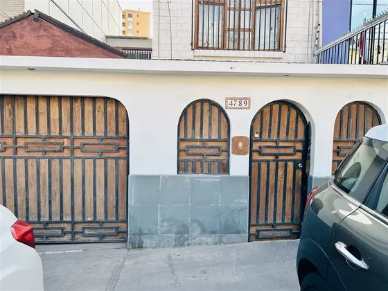 Se Vende Casa En Conjunto Reina Mar De 4 Dorm. En Iquique