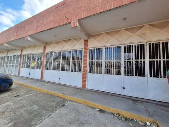 Se Vende Edificio De Una Planta En El  Centro De Cagua Fvina