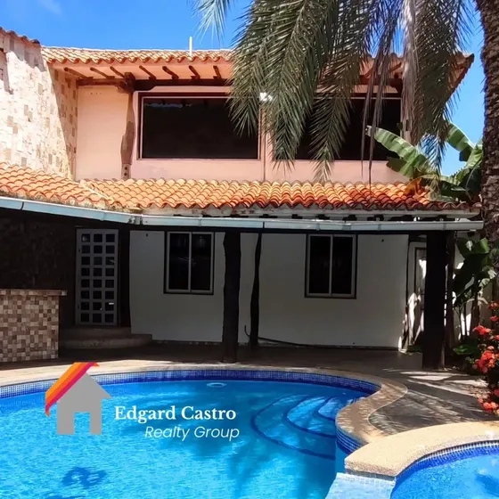 Casa De 2 Niveles A Pocos Metros Del Mar En Venta, Isla De Margarita