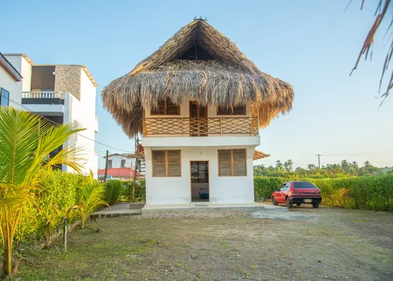 Hermosa Cabaña Típica Junto Al Mar