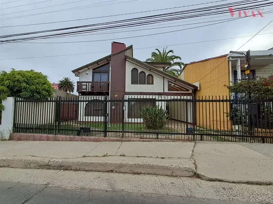 Casa Céntrica De 200 M2, Terreno De 513 M2, 5d-5b, Quilpué