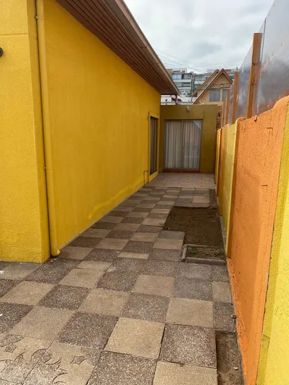 Cercano A Colegios Y Supermercados (92694)