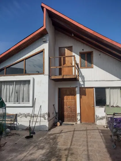 Venta Casa Regularizada Con Amplio Terreno En Suelo Mixto.