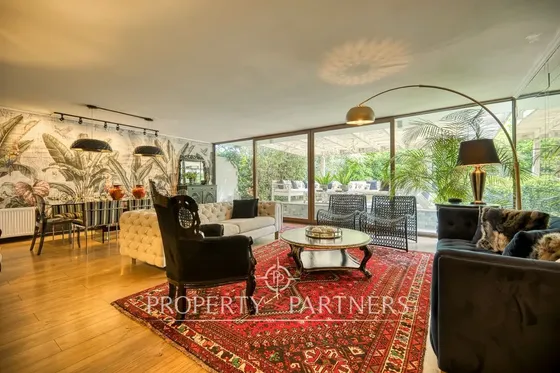 Exclusivo Departamento Con Amplio Jardin Y Piscin...