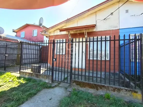 Cómoda Casa En Población Alto Osorno