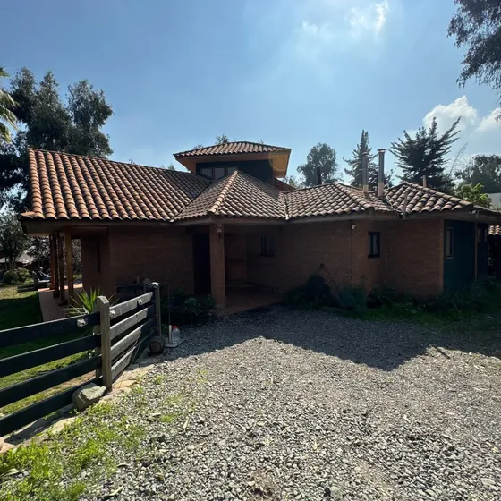Amplio Terreno De 2000 M2 Y Casa De 240 M2