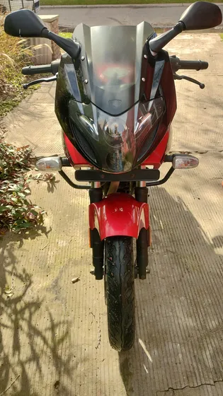 Bajaj Rouser 220 F Color Rojo Y Negro, Único Dueño