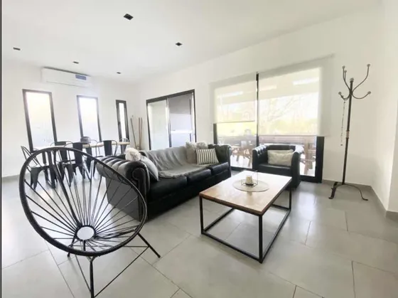 Venta De Excelente Casa. Barrio Santa Elena, Pilar Del Este