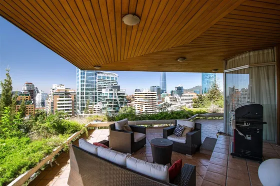 Casa En Venta De 3 Dorm. En Las Condes