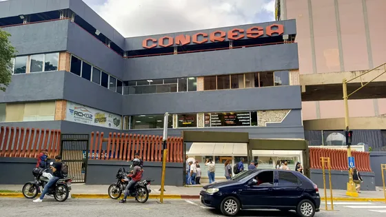 Se Vende Excelente Local Comercial En Centro Comercial Concresa Mls 26-16041
