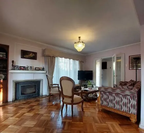 Atractiva Y Sólida Casa En Barrio Tranquilo (173090)