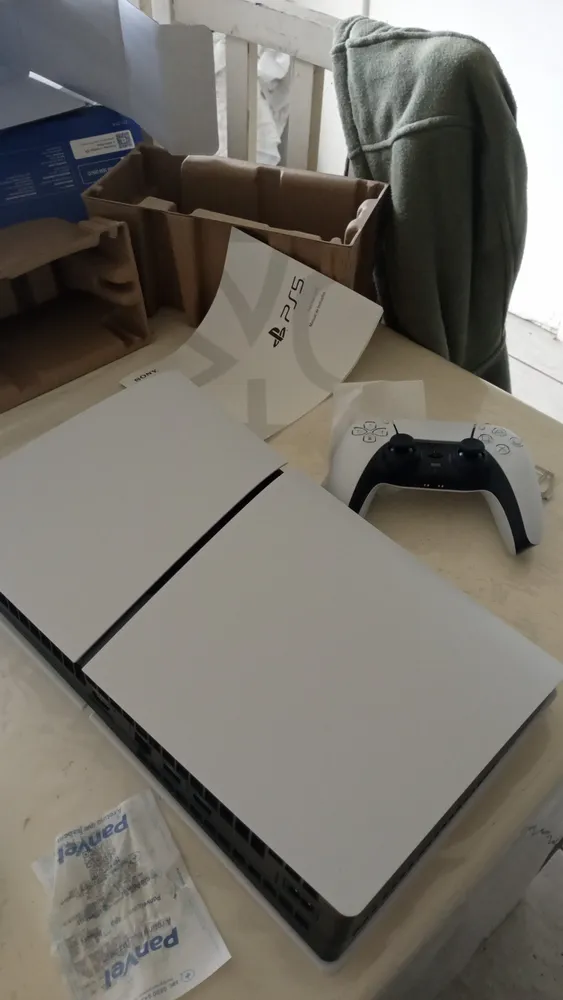 PS5 Slim Digital com controle