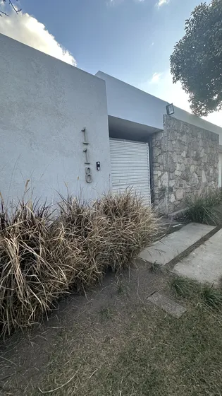 Venta Casa En Un Planta Cpileta - De Diseño Moderno Y En La Mejor Zona Del Golf De Villa Allende! La Vas A Perder