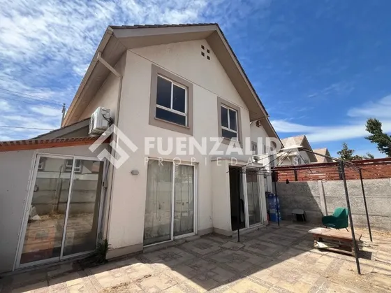 Casa En Venta De 4 Dorm. En Buín