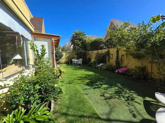 Casa En Venta En Reñaca Viña Del Mar Con Jardín