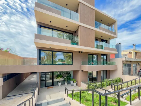 Venta Apartamento 2 Dormitorios Con Patio Malvín Sur (ref: Tbr-2631)