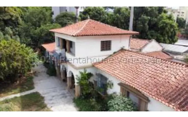  #24-26198  Espectacular Casa-hacienda En El Paraiso 
