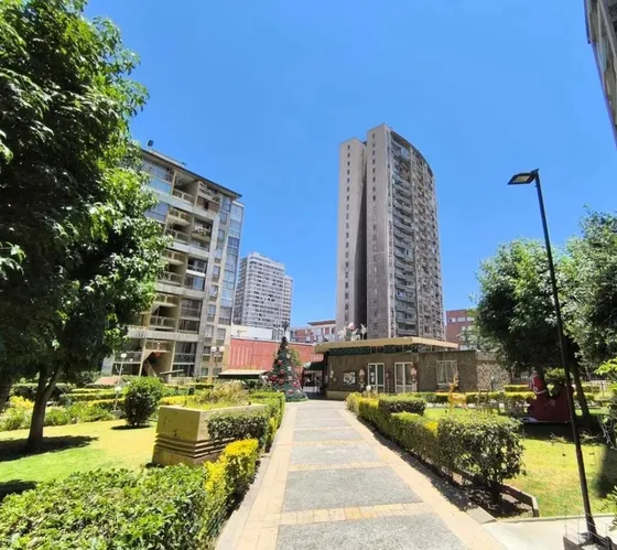 Arriendo Dpto / 3 Dormitorios / 2 Baños Cond. Parque Almagro