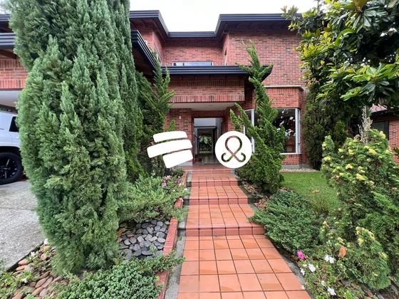 Casa En Conjunto Cerrado En Venta En Altos Del Poblado 4 Habitaciones